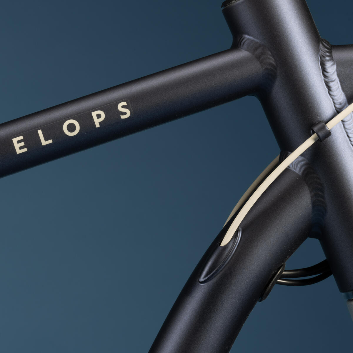 Vélo de ville électrique ELOPS 900 CADRE HAUT BLEU MARINE