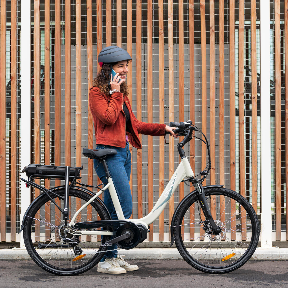 Vélo ville électrique NEOMOUV Allegria 2 Hydraulique Sable